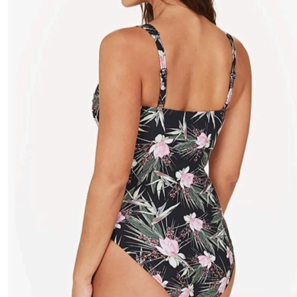Nip Tuck Joanne Fern Gully one piece swimsuit size 6. NWT